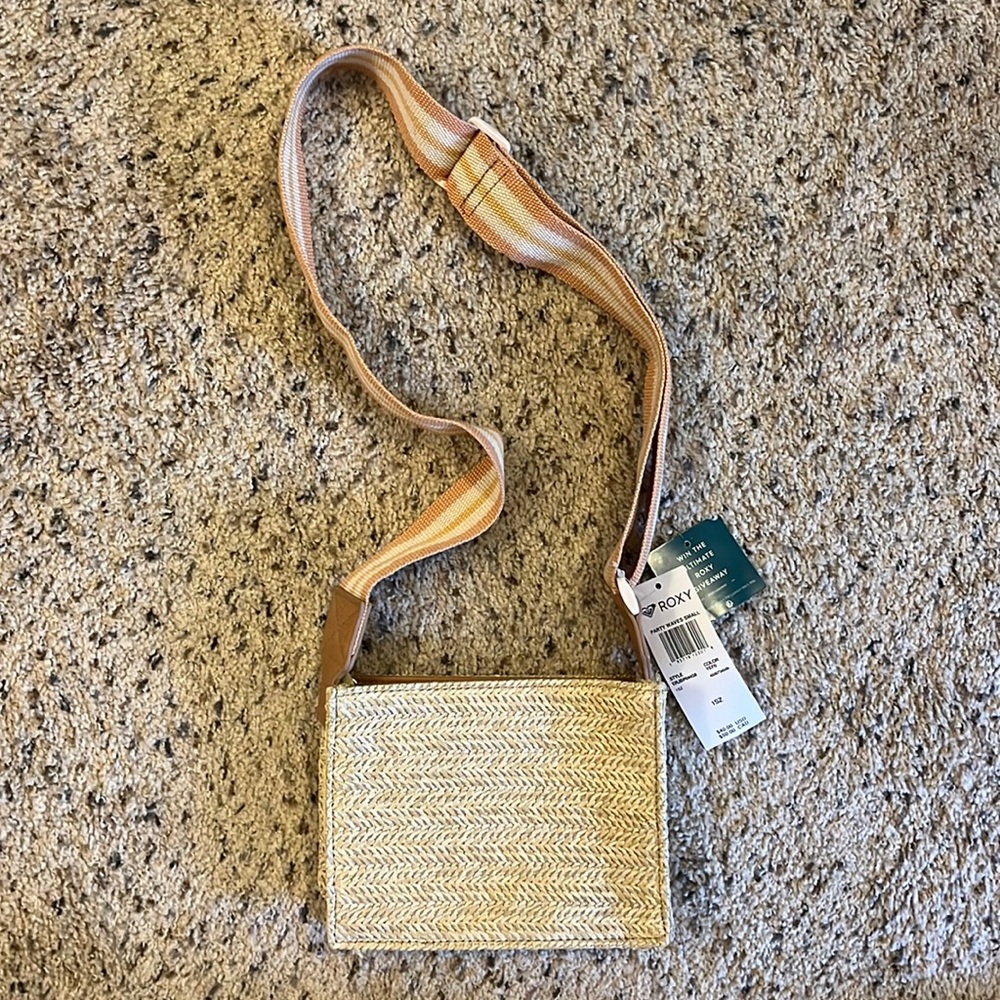 NWT Woven Roxy Purse